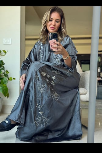 عباية لنن رمادي تطريز فضي قصة كلوش