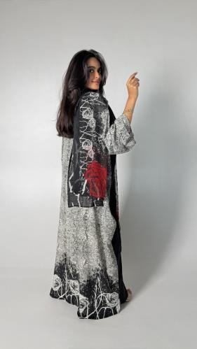 عباية حرير ورد اسود