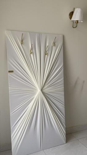 لوحة قماش مقاس 160*90 cm مع 4تعليق ذهبي