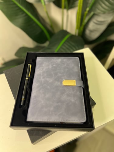 Luxury set (notebook + pen) in a gift box