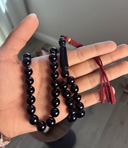 سبحه بكلايت اسود كركوشه عنابيه