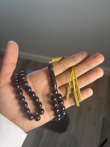 سبحها لتخرج بكلايت اسود كركوشه ذهبي