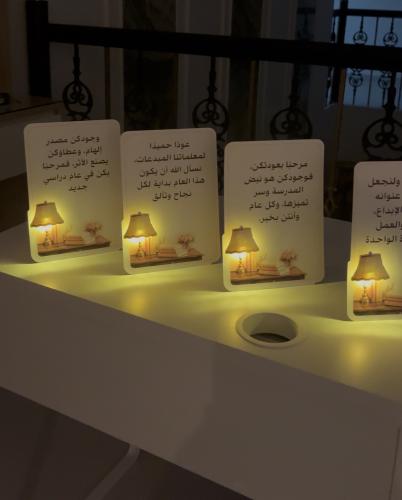 كرت طاولة ترحيبي للمعلمات