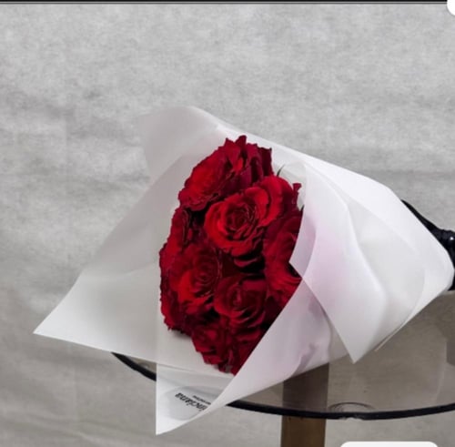 ١٠ وردات حمراء | 10 RED ROSES