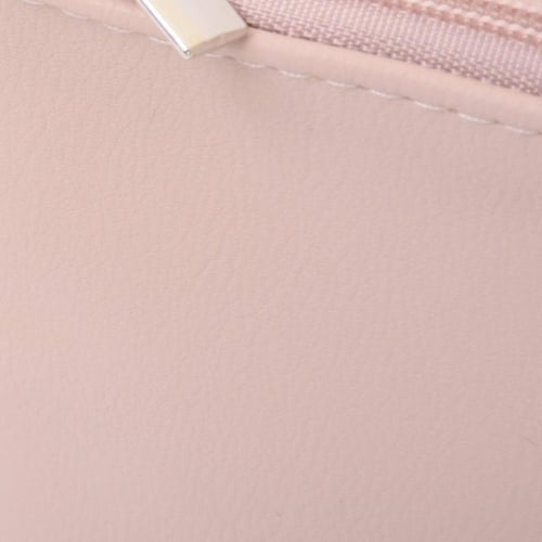 شنطة مكياج صغيرة