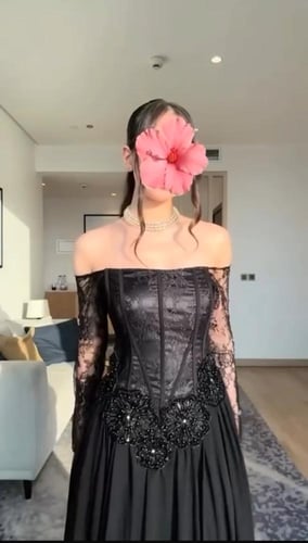 الفستان لاسود راقي