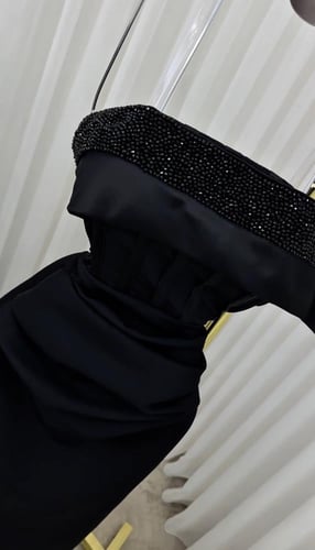 الفستان لاسود راقي