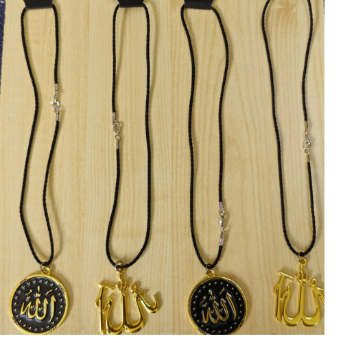 ميدالية زينة للسيارة اشكال مختلفة