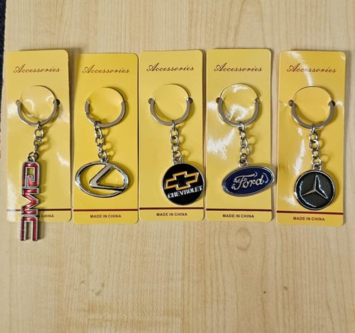 ميدالية مفاتيح سيارة اشكال مختلفة