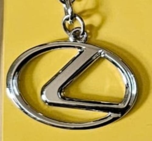 ميدالية مفاتيح سيارة اشكال مختلفة