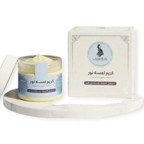 كريم لمسة نور - توحيد لون البشرة وتقليل ظهور البقع...