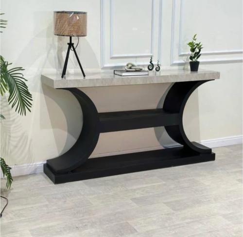 طاولة كونسول بتصميم عصري يتميز بسطح رخامي بديل الر...