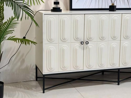 بوفيه عصرية وأنيقة ذات تصميم هندسي مميز وأرجل حديد...