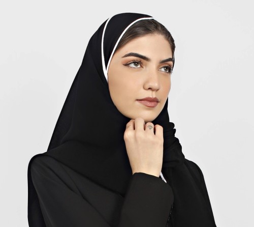طرحه اسود مزينه بقيطان ابيض
