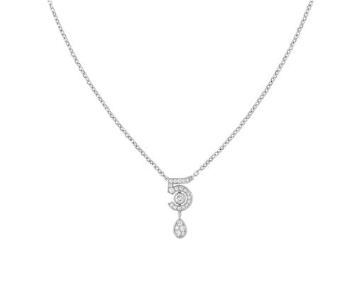 نسخة قلادة شانيل ETERNAL N°5 من المجوهرات الفاخرة...