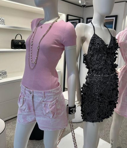 2025 تيشيرت شانيل توب قميص وردي كوكو بيتش