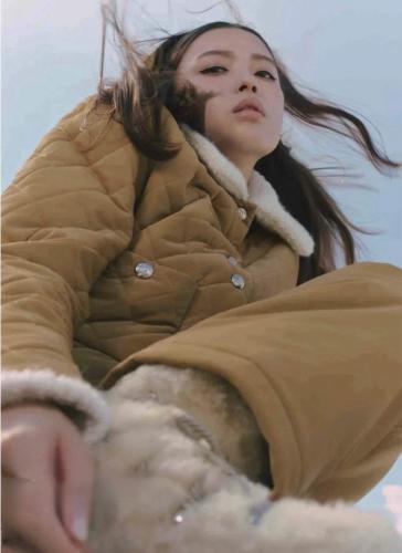 2024 بلوزون شانيل جاكيت أسود كانفا لامع