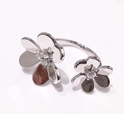 خاتم فان كليف فريفول فضي كبير بفصوص