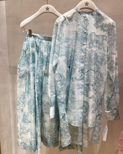 2025 بلوزة ديور ديوريفيرا طويله بطبعات