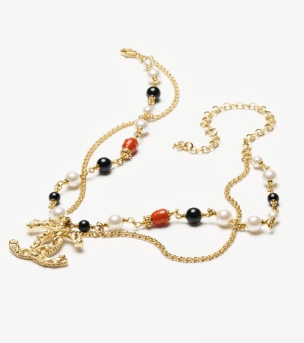 2025 قلادة شانيل ذهبي لؤلؤي كريستالي