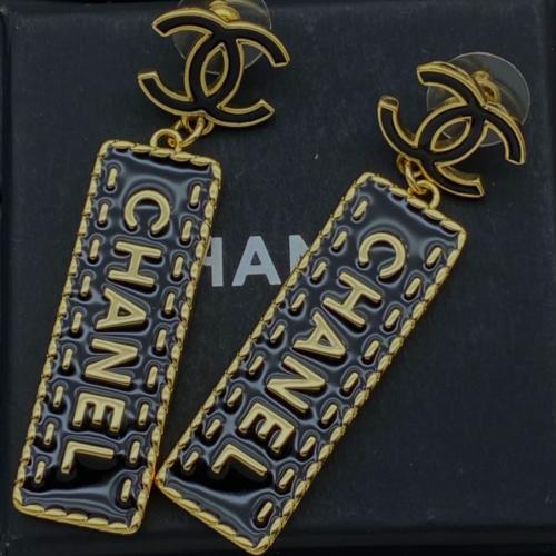 2024 اقراط شانيل بدلاية ذهبي وتعليقة