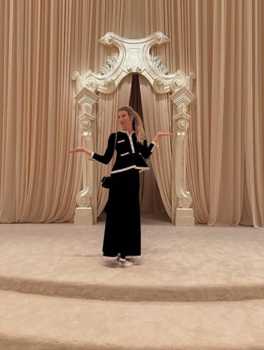 2025 كنزة شانيل بلوفر أسود بيج صوف