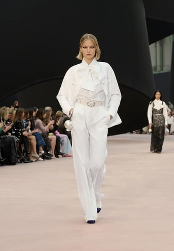 2025 جاكيت شانيل بوبلين قطني أبيض