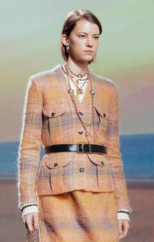 2024 أقراط شانيل حلقة معدن ذهبي جلد أسود