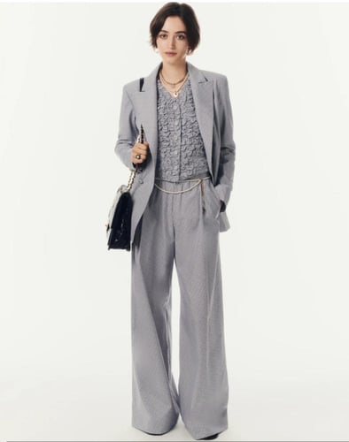 2024 سترة شانيل رسمية رمادي