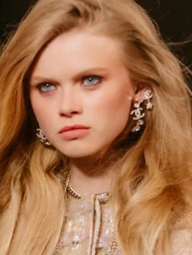 2024 قلادة شانيل شوكر معدن راتنج ستراس ذهبي كريستا...