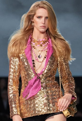 2024 اقراط شانيل بدلاية ذهبي