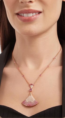 قلادة بولغاري ديفاز دريم وردي ذهبي كريستالي