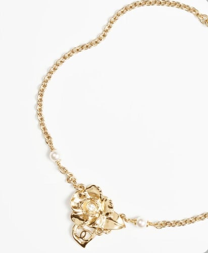 2024 قلادة شانيل شوكر ذهبي عبى شكل وردة