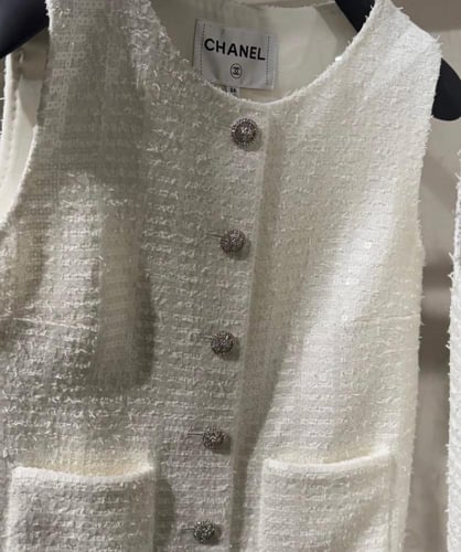 2025 جيلية شانيل تويد براق أبيض