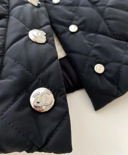 2024 بلوزون شانيل جاكيت أسود كانفا لامع