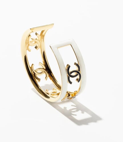 2024 سوار شانيل عريض ذهبي، أبيض، أسود