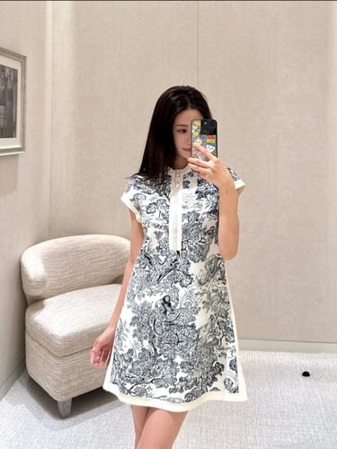 2025 فستان ديور ديوريفيرا قصير بطبعات