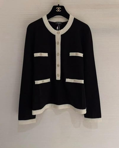 2025 كنزة شانيل بلوفر أسود بيج صوف