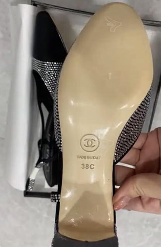 2024 أحذية شانيل كعب جلد أسود قماش كريستالي