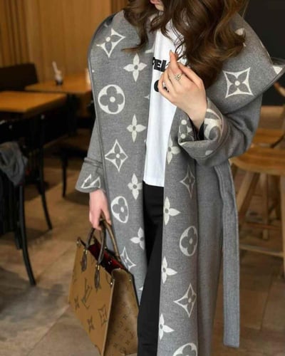 معطف لوي فيتون شتوي رمادي بحزام وهودي