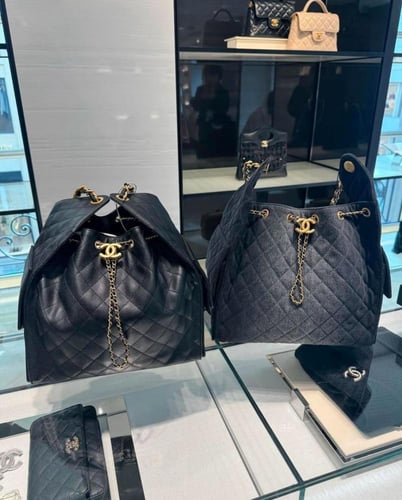 CHANEL 25 حقيبة شانيل جلد أسود وهاردوير ذهبي