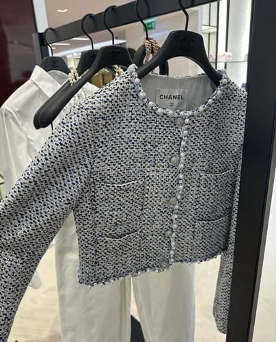 2025 سترة شانيل جاكيت تويد براق لؤلؤي