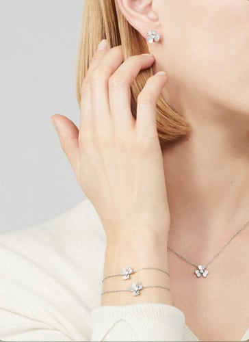 اسوارة فان كليف فريفول فضي أبيض بفص ميني