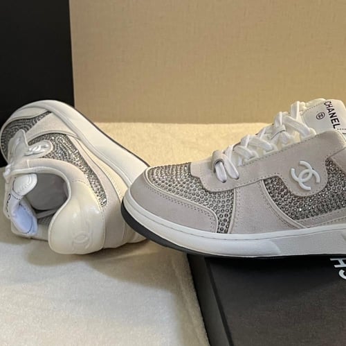 حذاء شانيل رياضي كريستالي فضي