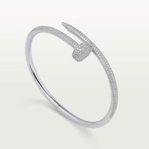 سوار كارتييه فضي مرصع جوست آن كلو