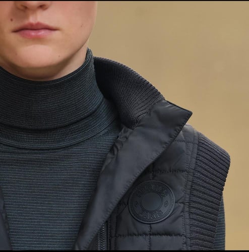 2025 جيليه إيرميز بومبر مبطن بلا أكمام