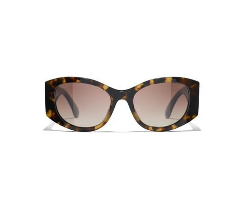 نظارة شمسية شانيل بإطار بيضاوي نمري أسود