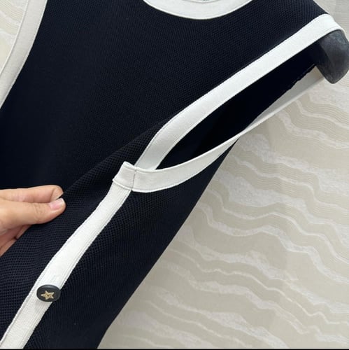 2025 فستان ديور ديوريفيرا أسود أبيض بأزرار نجمة