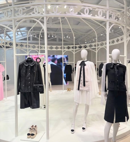 2025 سترة شانيل جاكيت جلد أسود