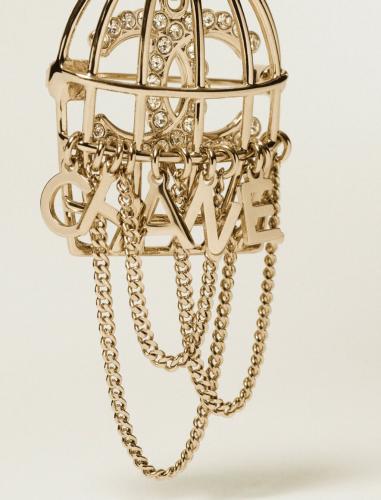 2023 بروش شانيل ذهبي على شكل قفص